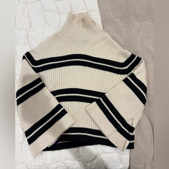 HM Striped Oversized Mock Turtleneck Sweater - Picture 4 of 7